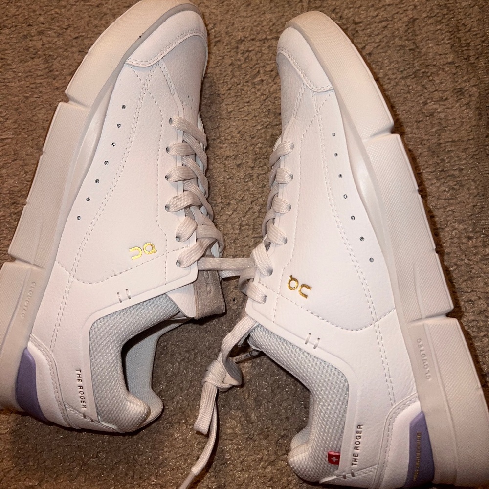 Roger Shoe / Roger Centre Courts